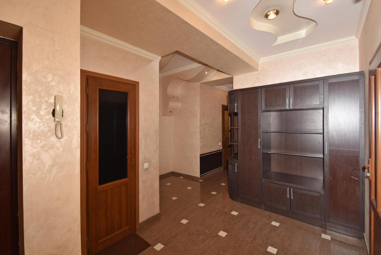 Armenak Apartment 5-Комнатная Yerevan Exterior foto